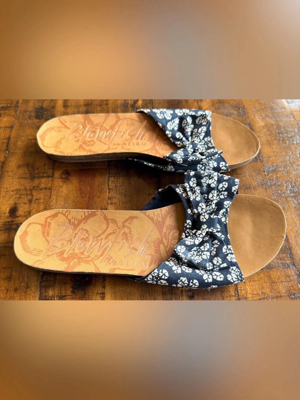 Blowfish Navy Floral Knot Slide Sandals with Tan Footbed size 7.5